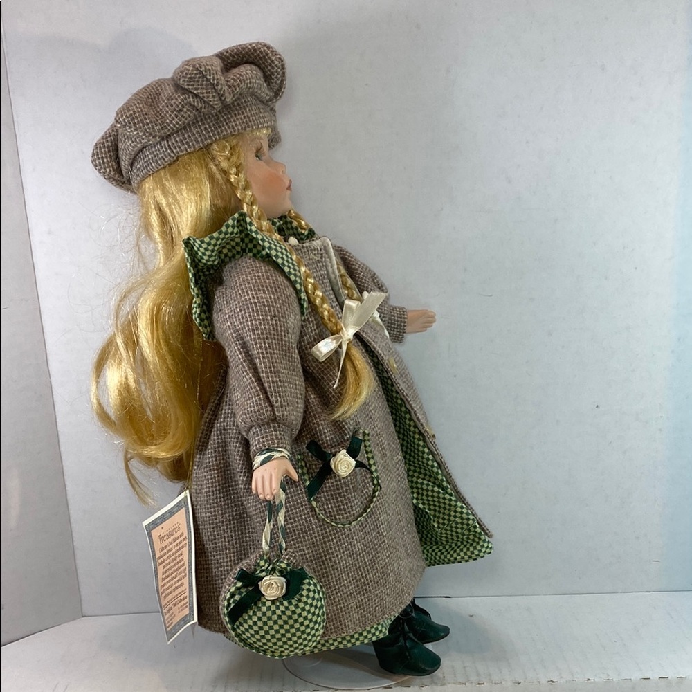 Vintage 2001 Angelina Collection Green and Brown Doll with Accessory - Picture 12 of 14